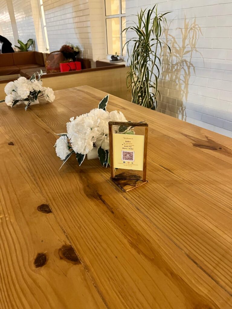 QR Code Menu for Restaurants displayed on table using Menuplates digital menu